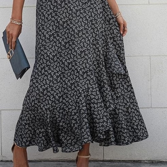 PRETTYGARDEN Maxi Dress Wrap Floral Boho Short Sleeve Black & White Sz L - Picture 3 of 9